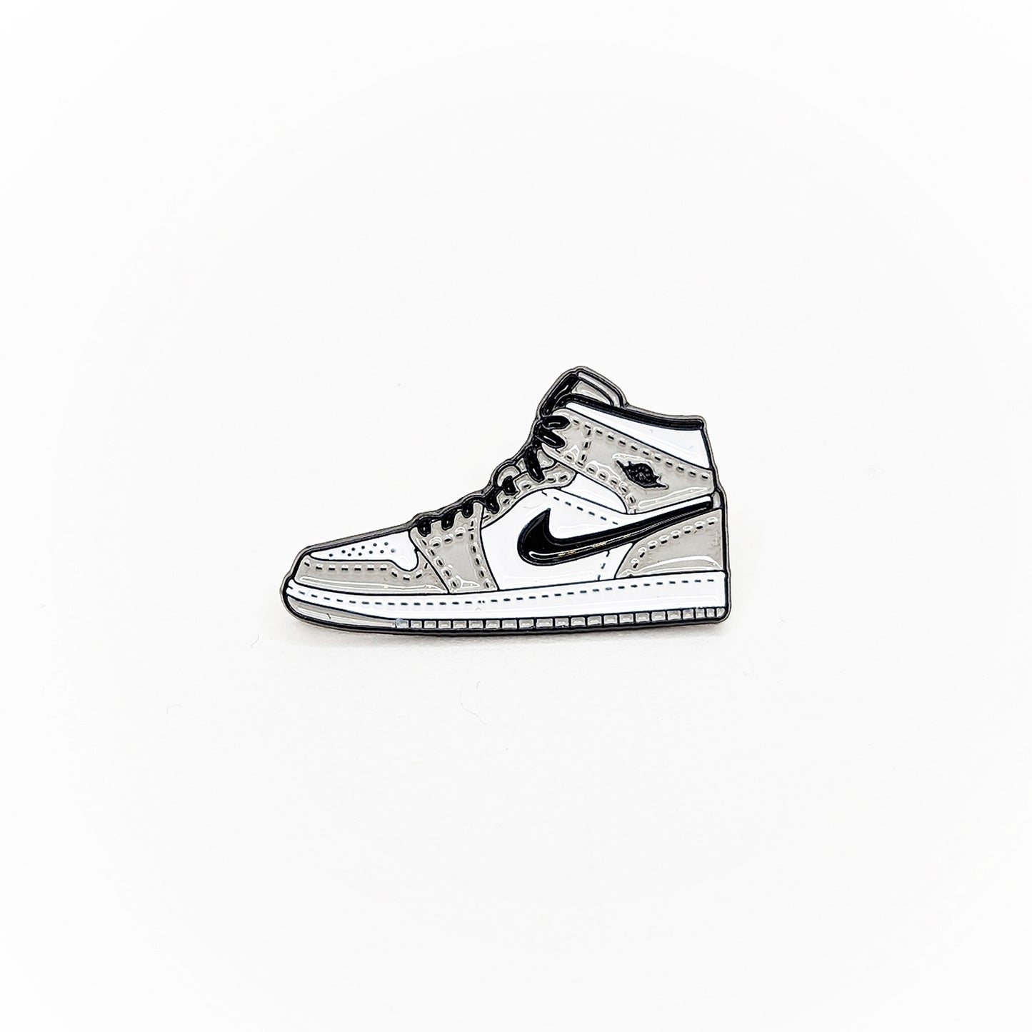 Jordan 1 Pin - 'Light Smoke'