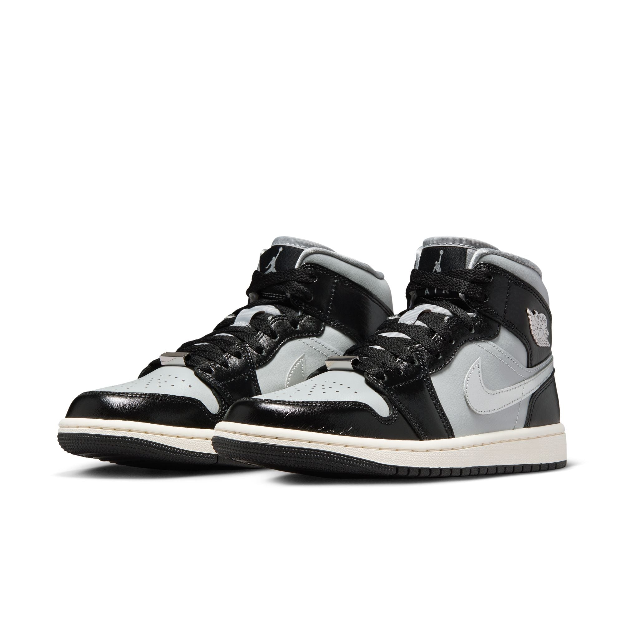 JORDAN 1 MID SE - BLACK/METALLIC SILVER/LT SMOKE GREY/SAIL