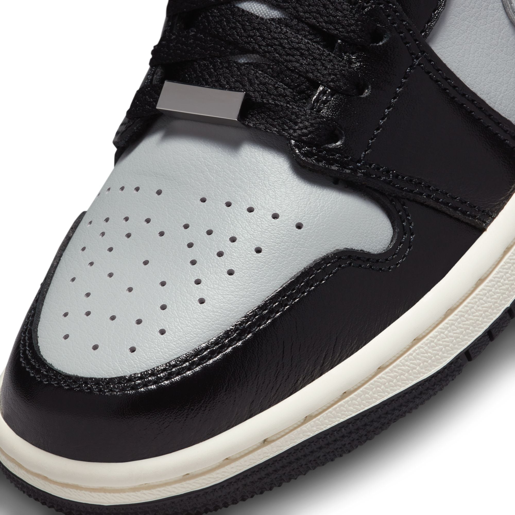 JORDAN 1 MID SE - BLACK/METALLIC SILVER/LT SMOKE GREY/SAIL